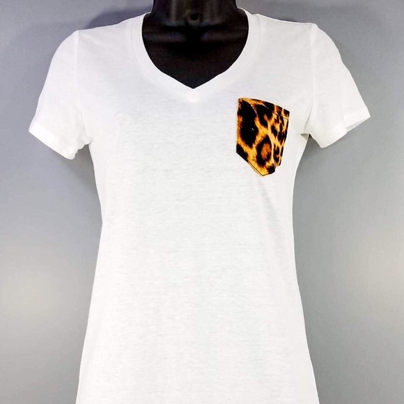Leopard Print Pocket T-shirt - Picture 4 of 6